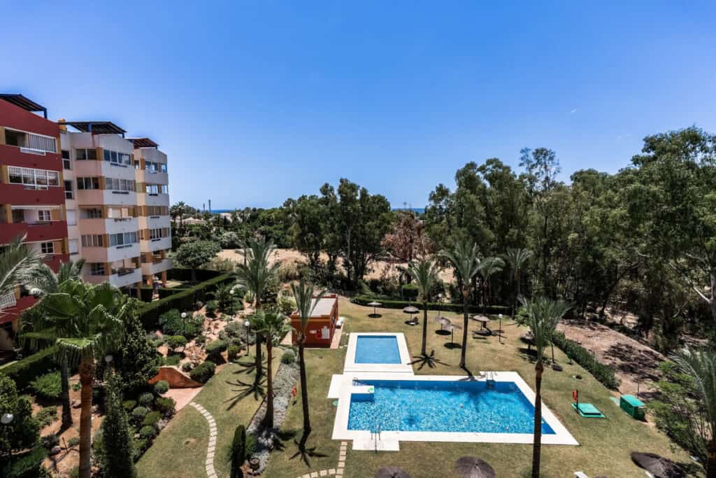 Middle Floor Apartment for sale in Estepona