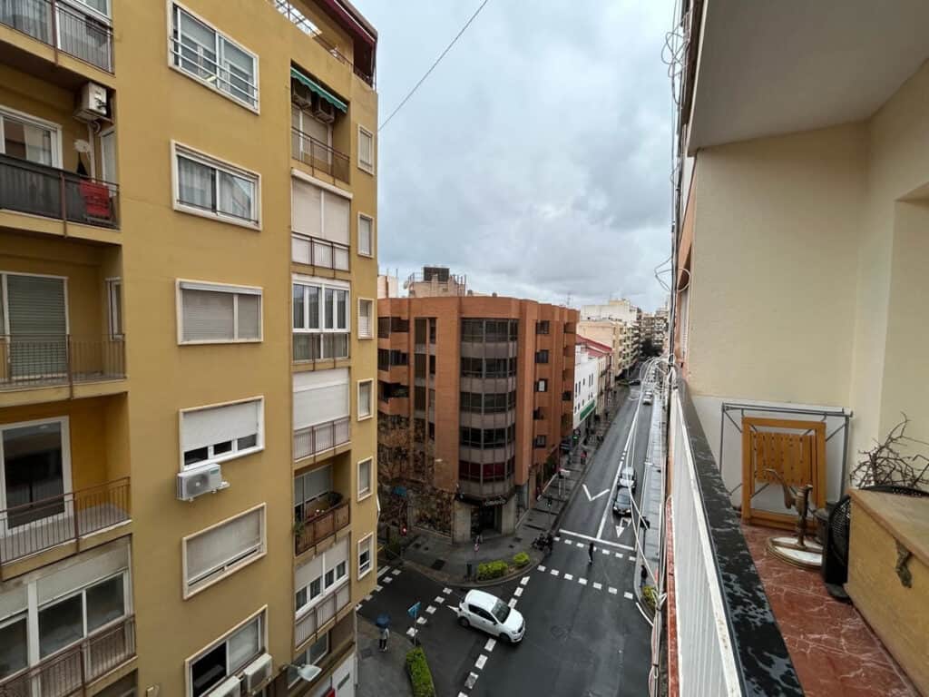 Middle Floor Apartment for sale in Alicante City
