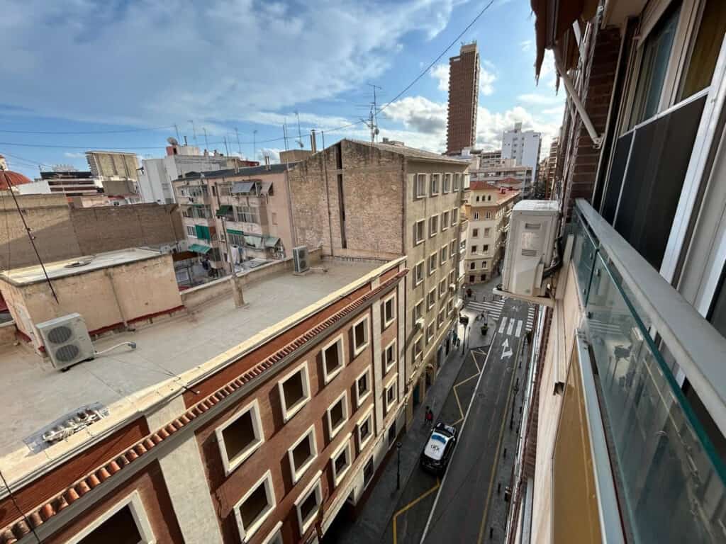 Middle Floor Apartment for sale in Alicante City
