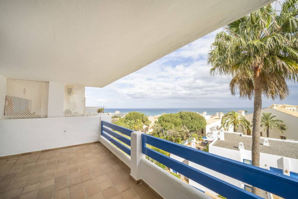 Middle Floor Apartment for sale in La Duquesa