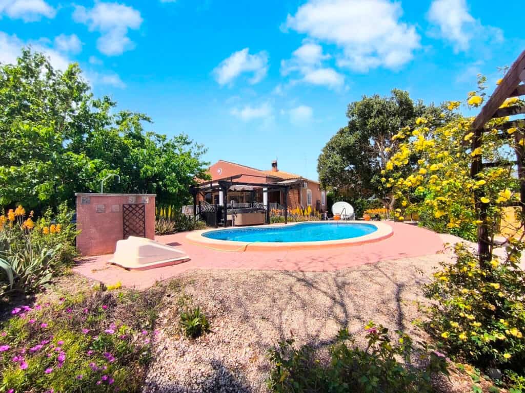 Finca - Cortijo for sale in Orihuela