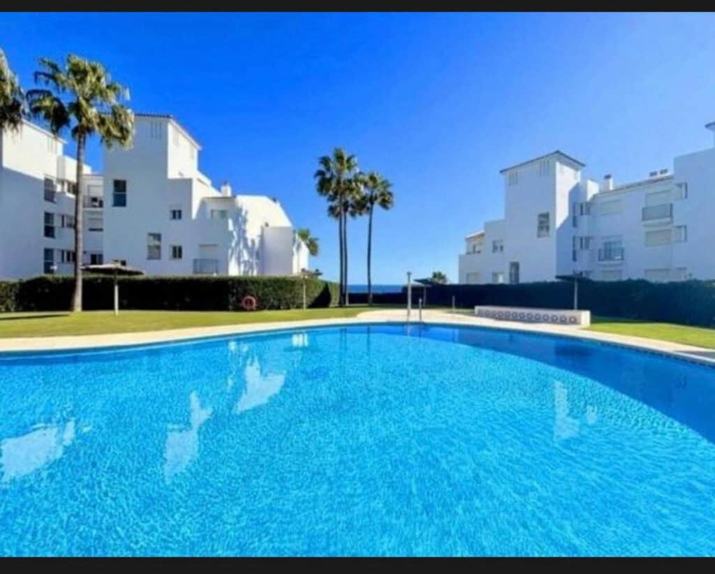 Middle Floor Apartment for sale in La Duquesa