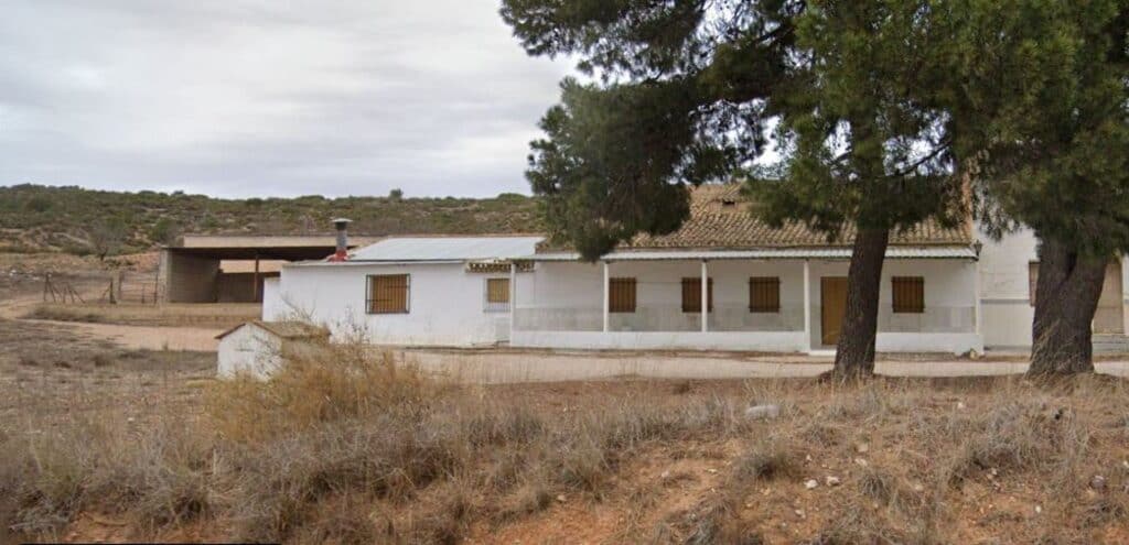 Country house for sale in Yecla