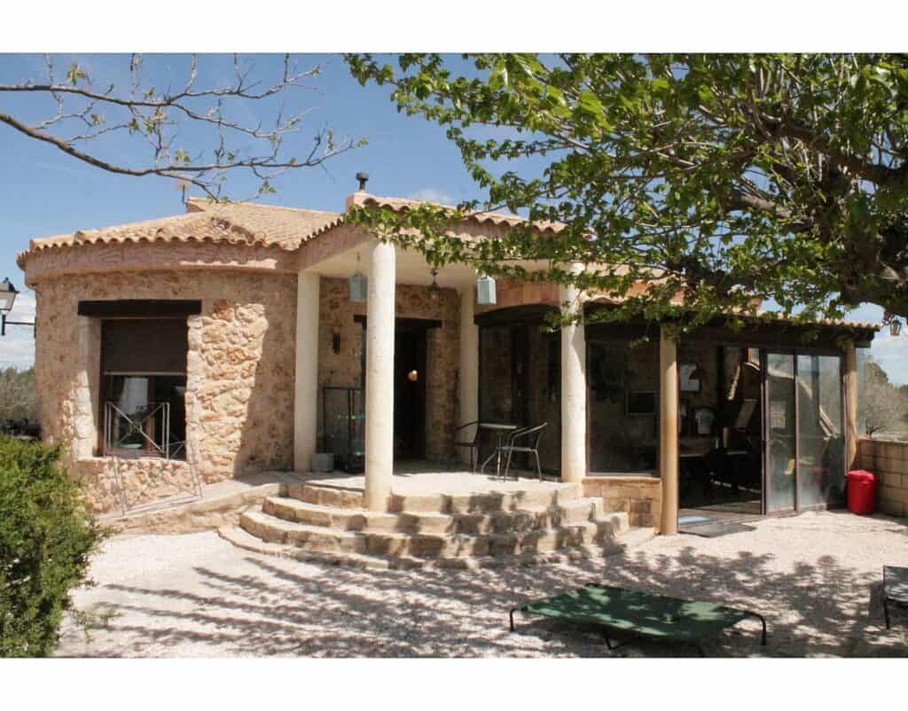 Country house for sale in Villena