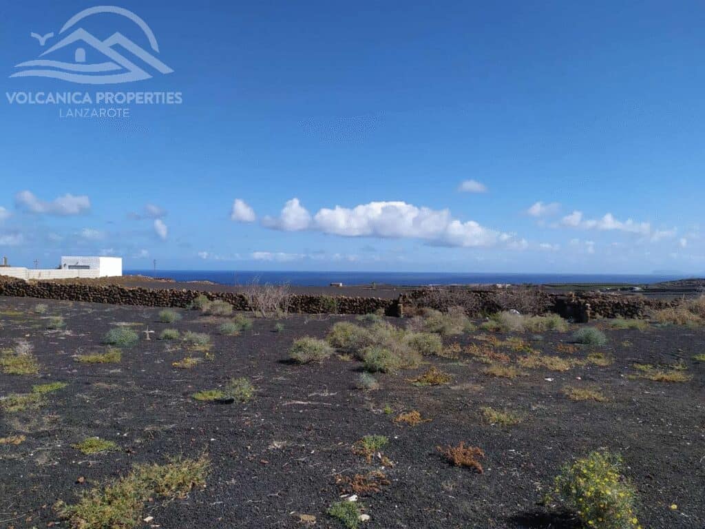 Plot for sale in Tinajo
