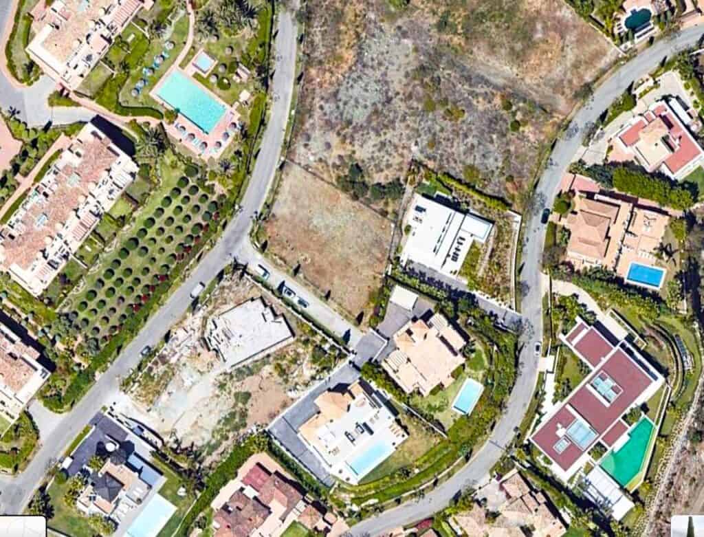 Plot for sale in Benahavis