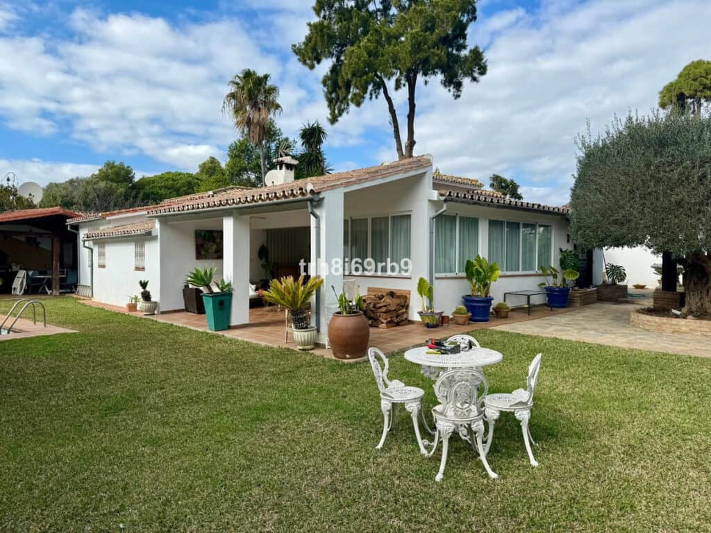 villa for Sales in La Atalaya