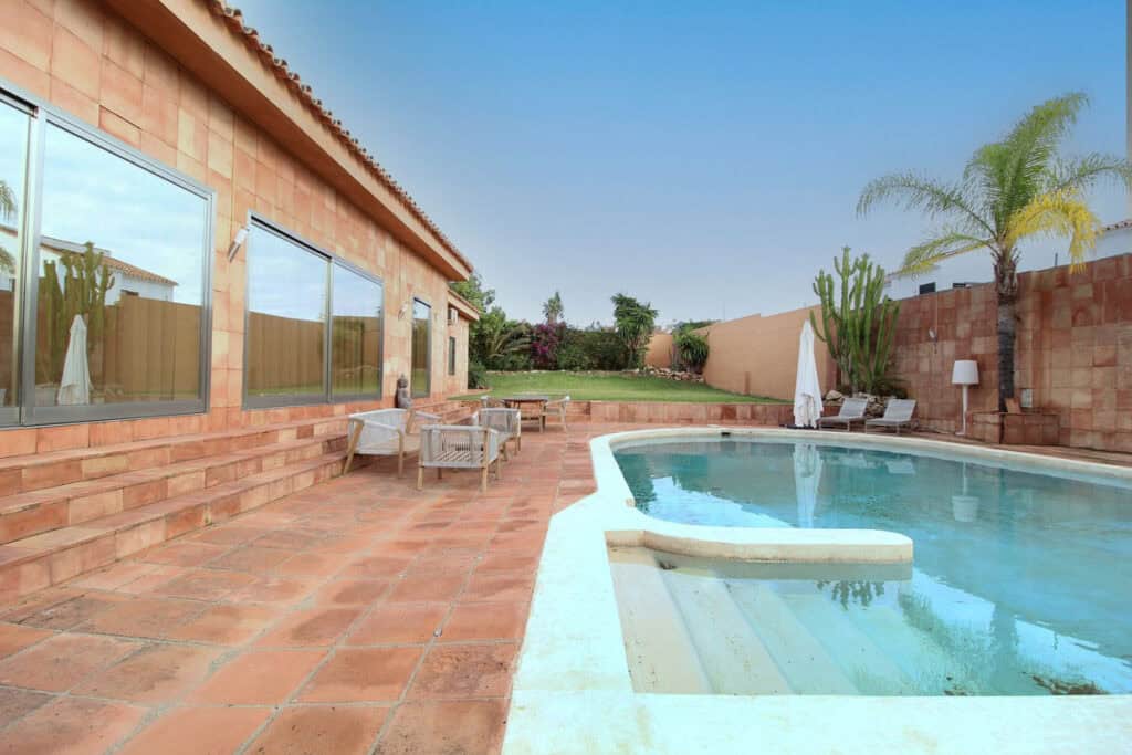villa for Sales in La Atalaya