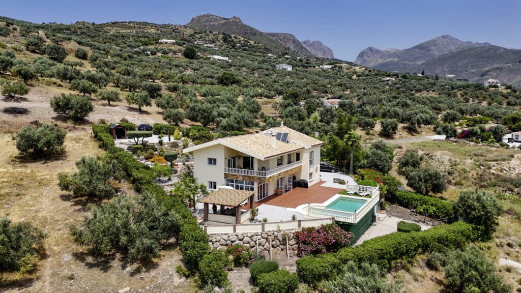 villa for sale in Alcaucin