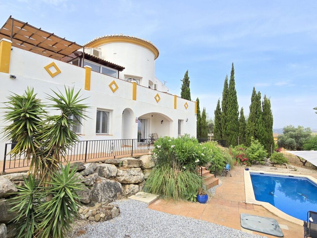 villa for sale in Alcaucin