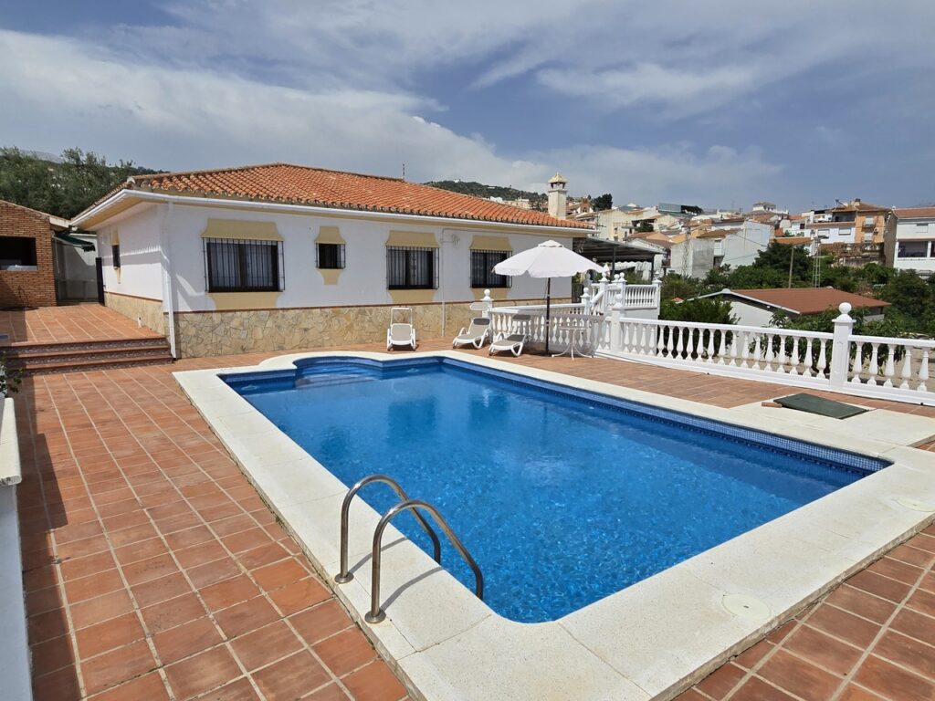 villa for sale in Periana
