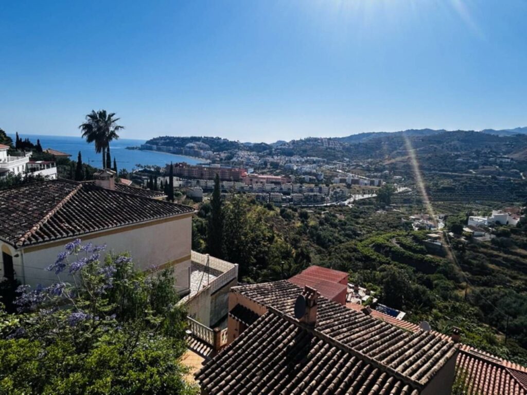 Villa for Sales in Almuñécar