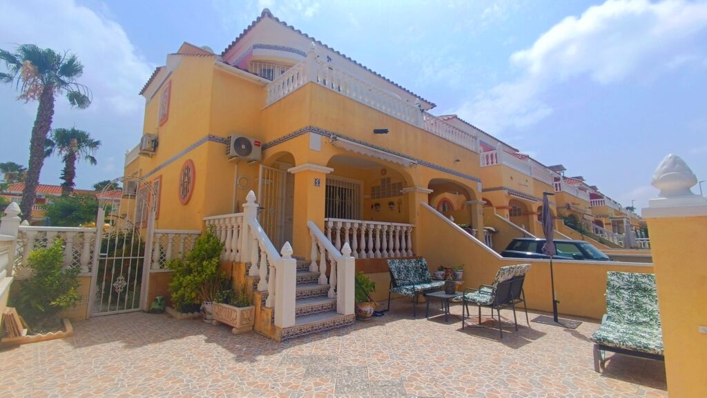 villa for sale in Lo Crispin