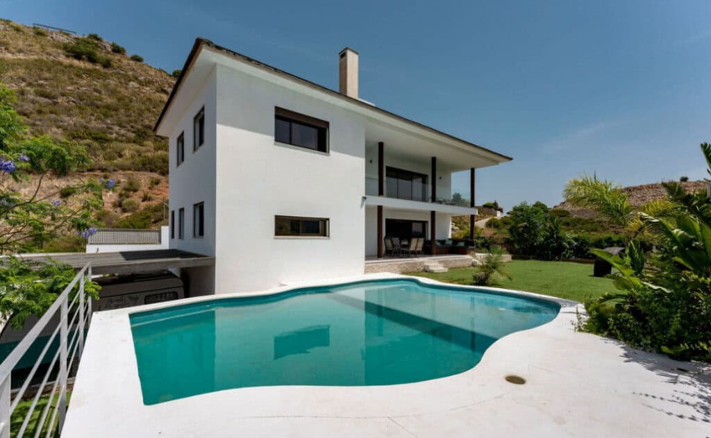 Villa for sale in Coín