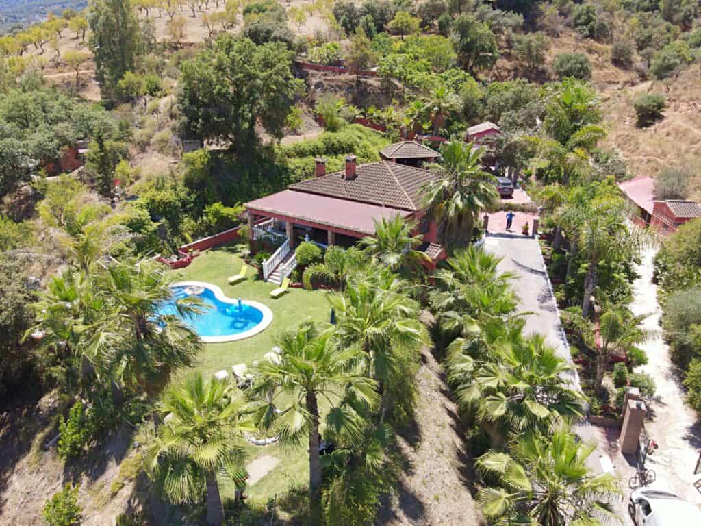 Country House for 480000 in Monda