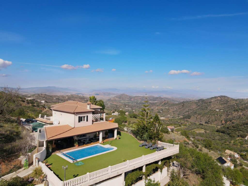 Country House for 875000 in Monda