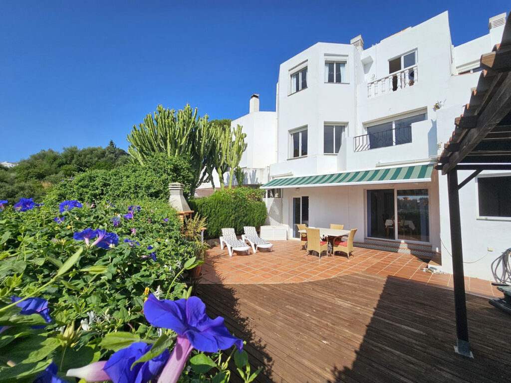 Town House for sale in Selwo