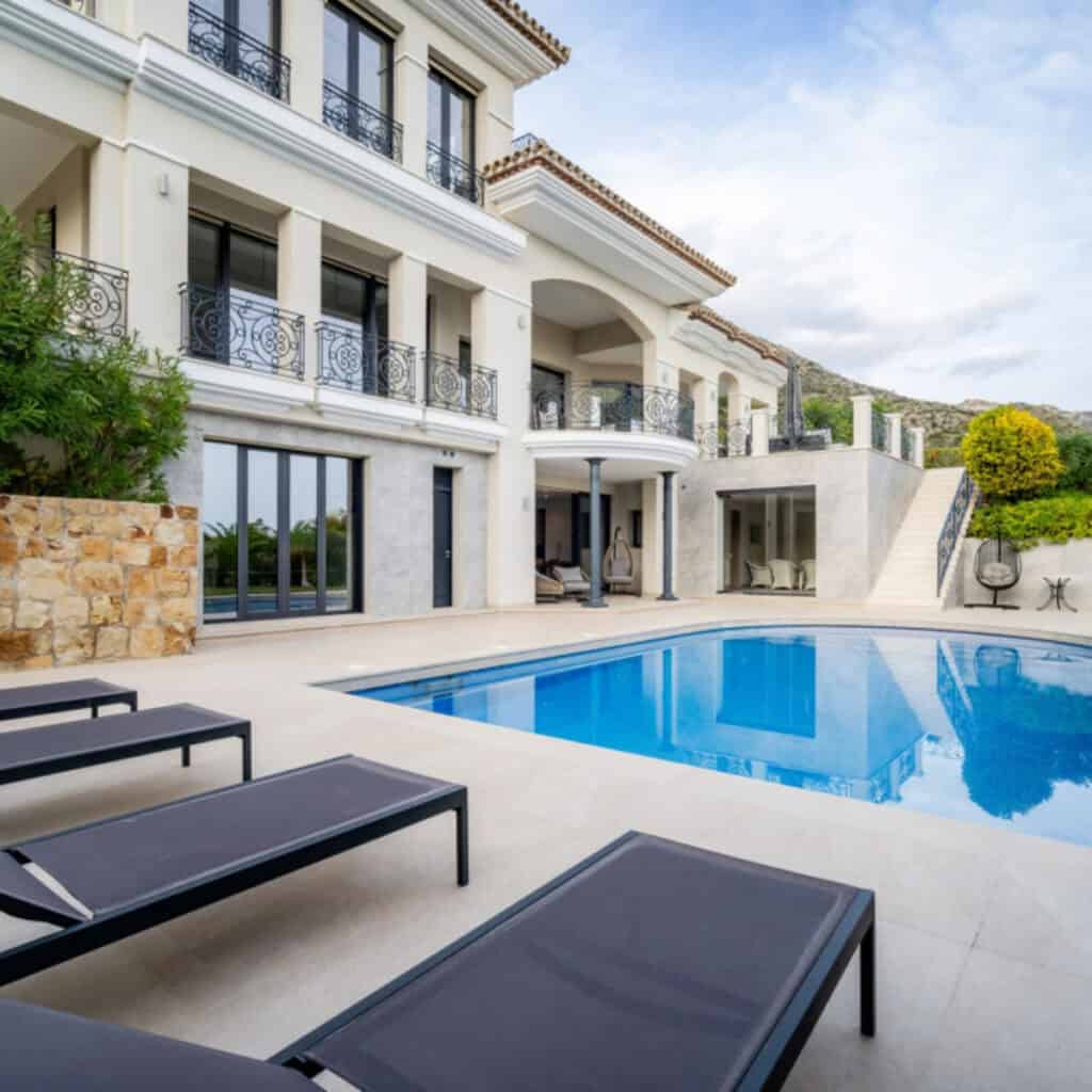Villa for sale in The Golden Mile Málaga