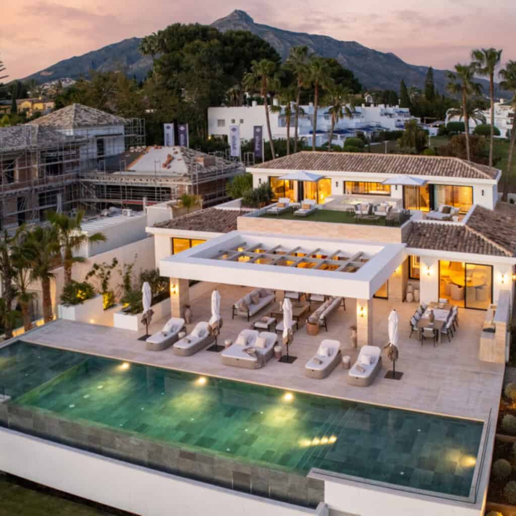 Villa for sale in Nueva Andalucía Málaga