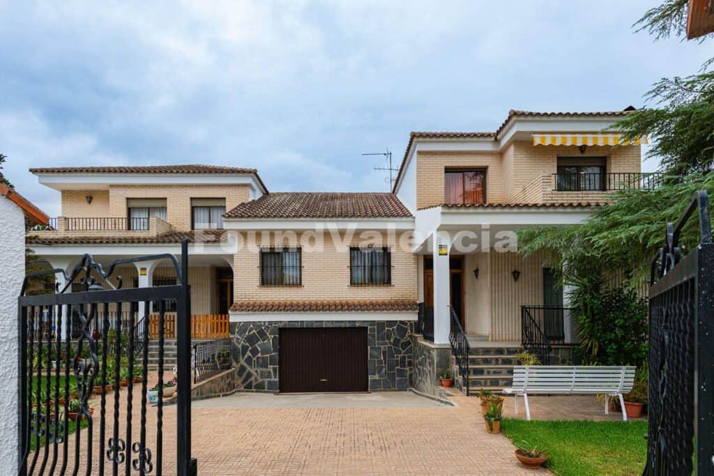 Villa for Sales in La Eliana