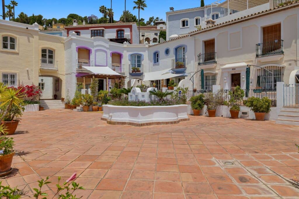 Town house for sale in Ronda road