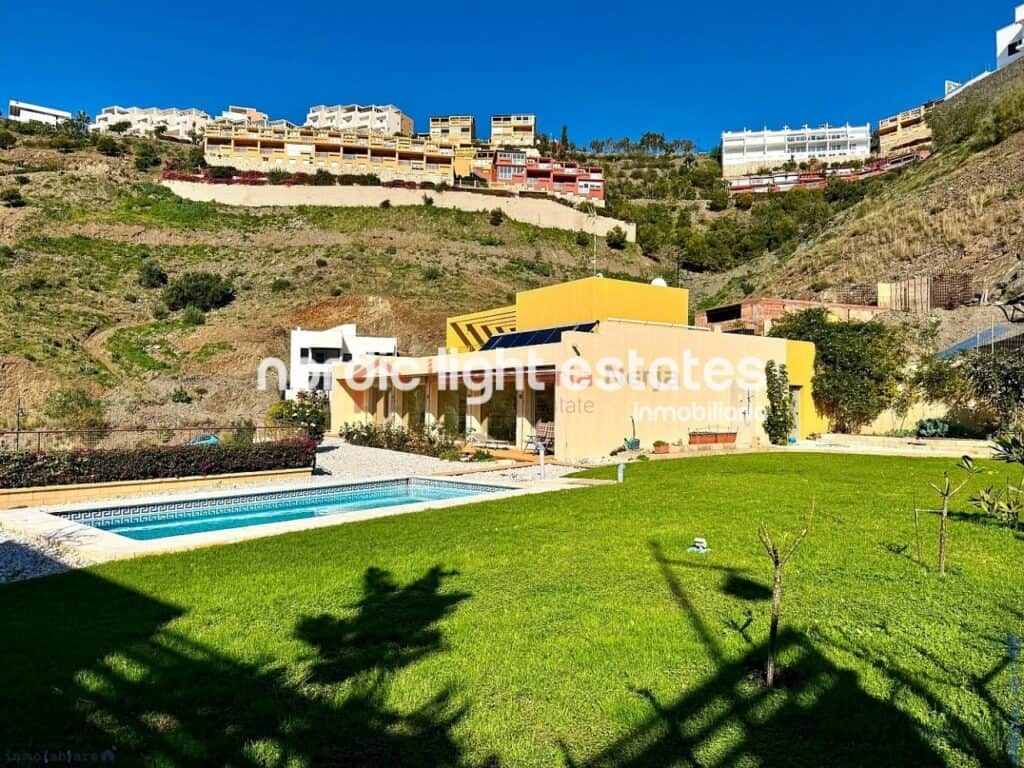 Villa for sale in Torrox Costa