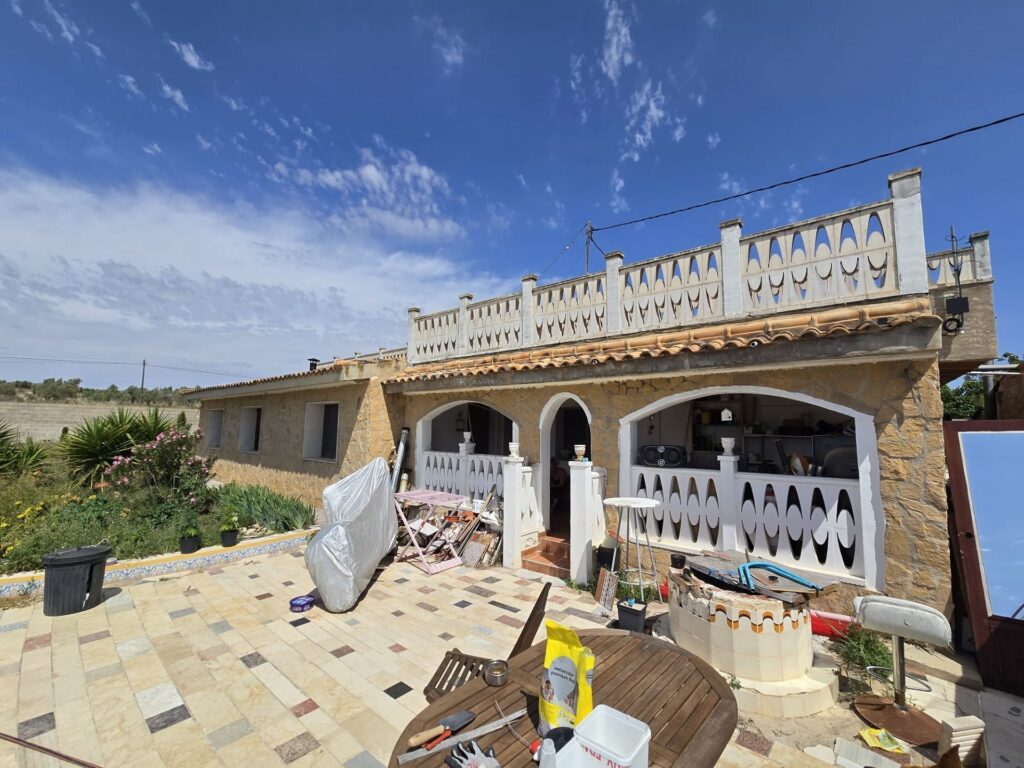 Villa for sale in Sax