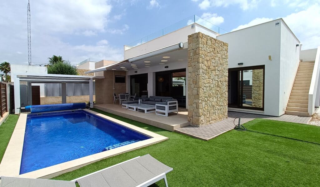 Villa for Sales in Vistabella Golf