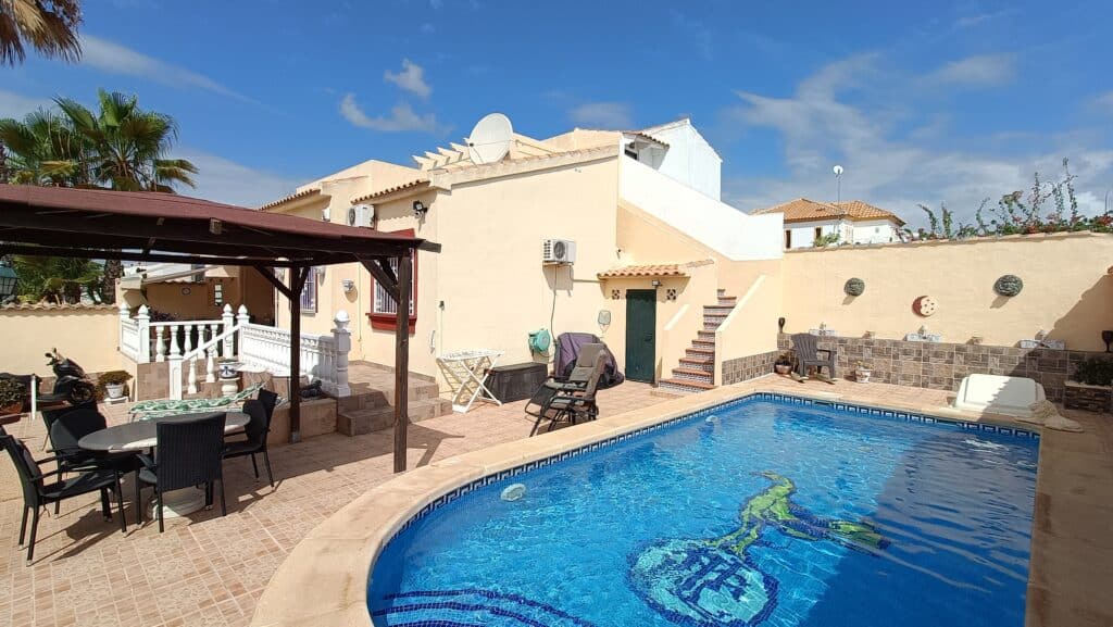 Town House for Sales in La Florida