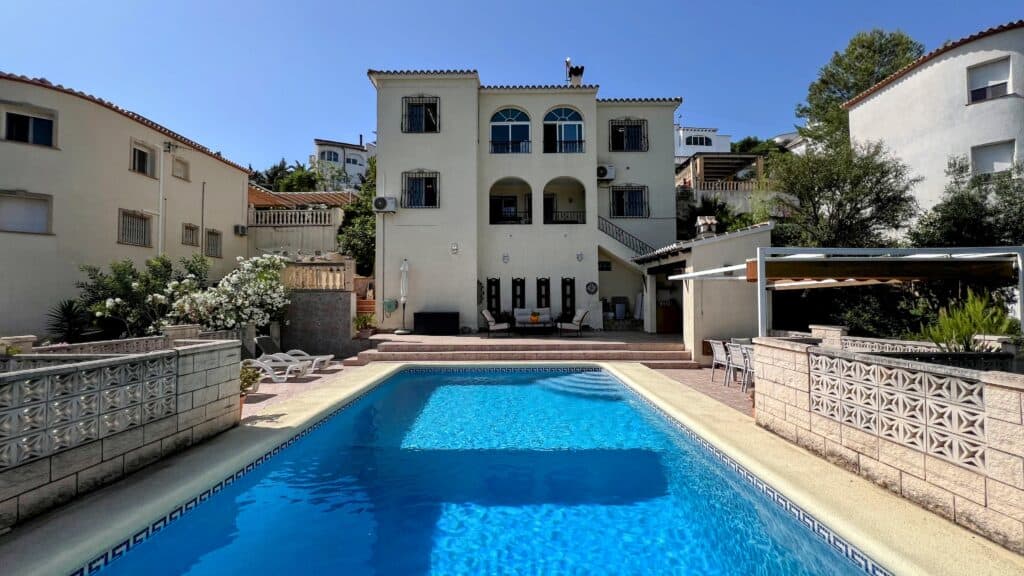 Villa for sale in Pedreguer