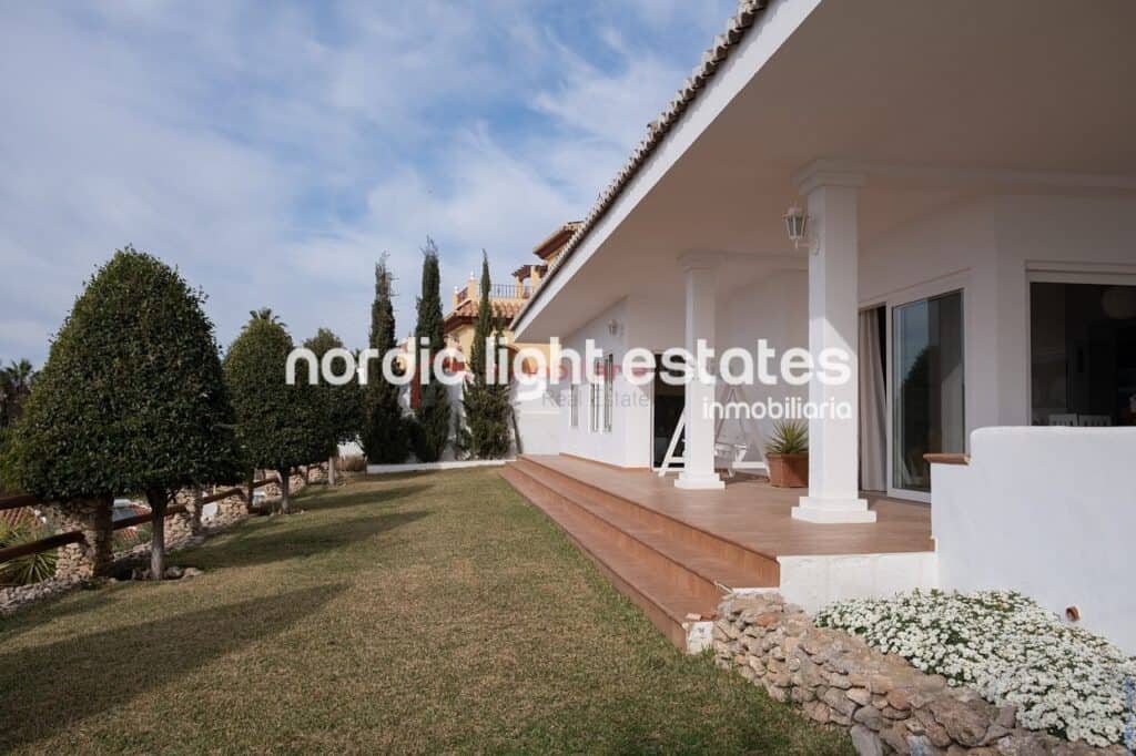 Villa for sale in Torrox Costa