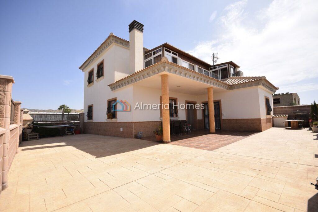 Villa for Sales in Arboleas