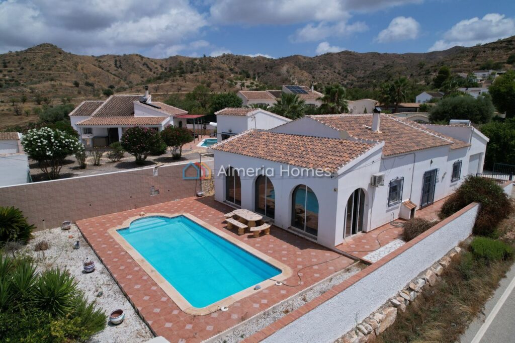 Villa for Sales in Albanchez
