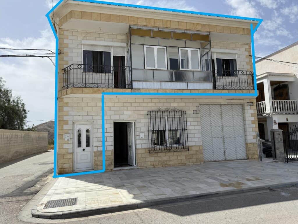 Town House for Sales in Cantoria