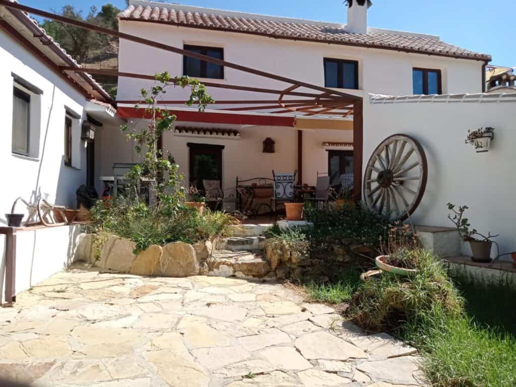 country house for sale in Casares