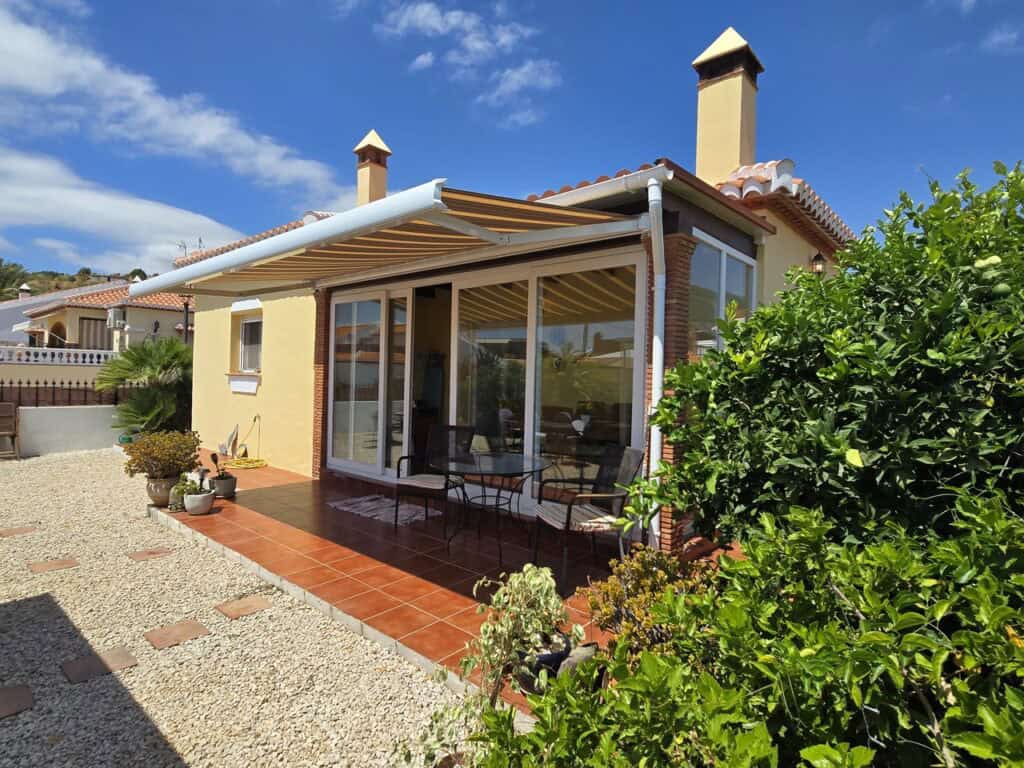 villa for sale in Alcaucin