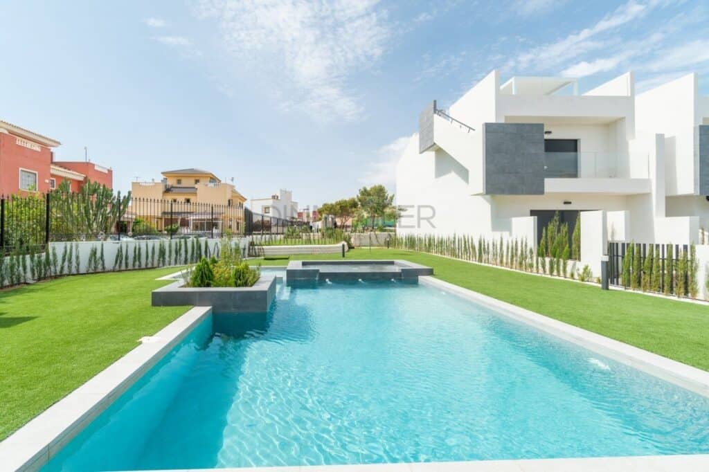 Villa for sale in Torrevieja