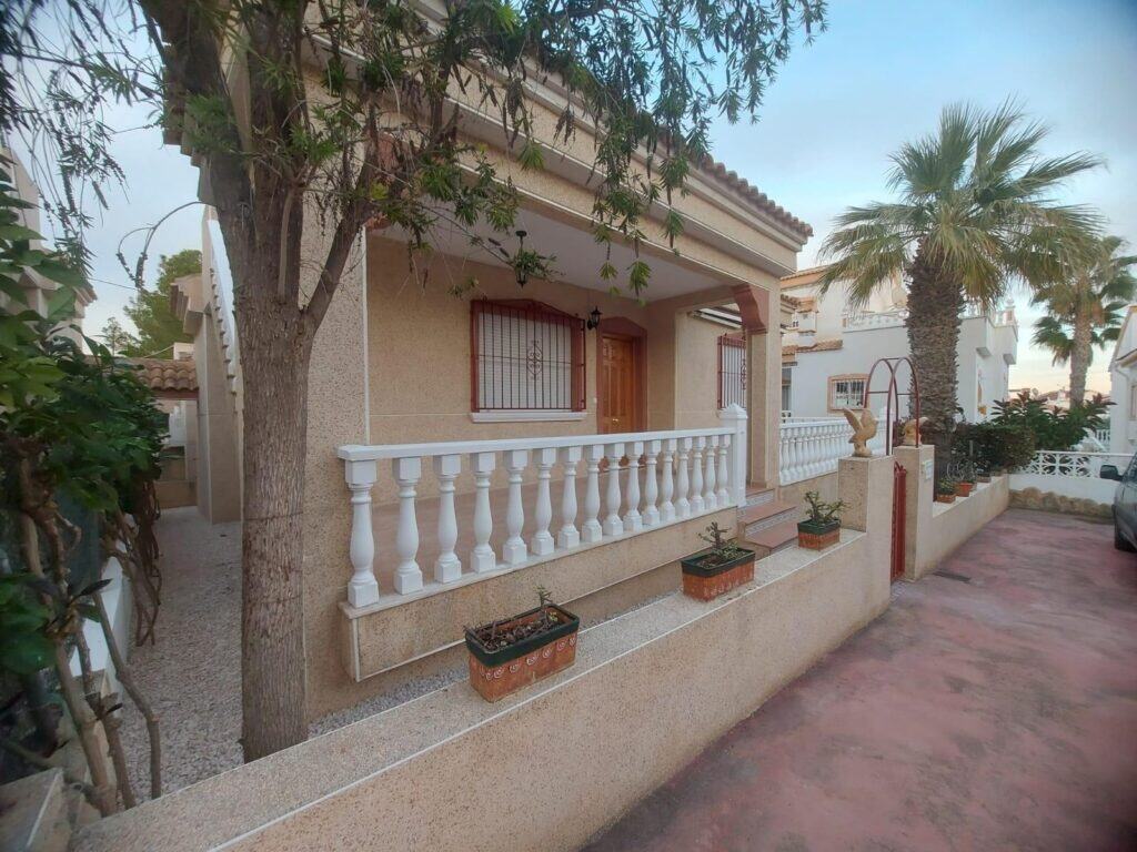 Villa for Sales in Algorfa