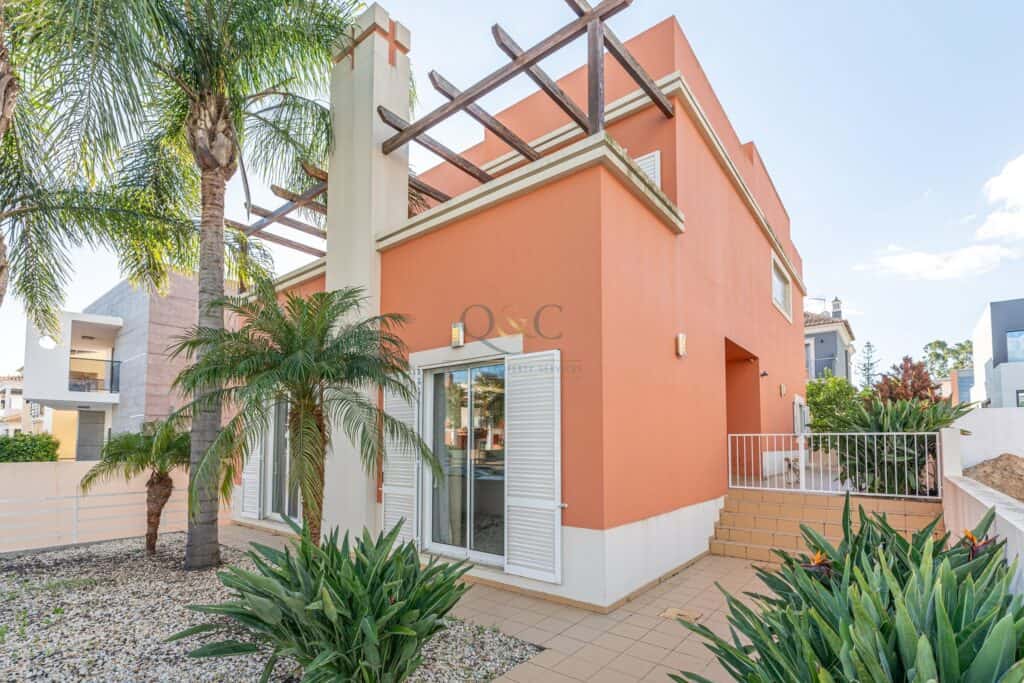 villa for Sale in Faro