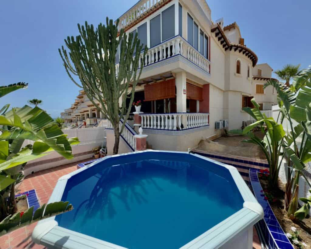 Villa for Sales in Guardamar Del Segura