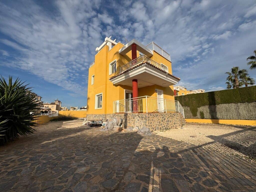Villa for Sales in Guardamar Del Segura