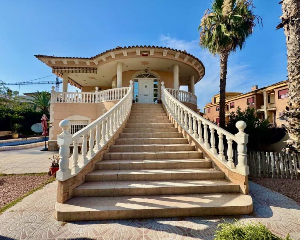 Villa for Sales in Benferri