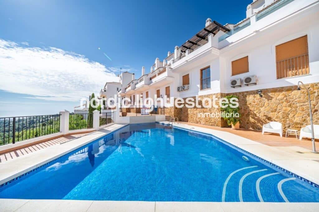 Villa for sale in Frigiliana
