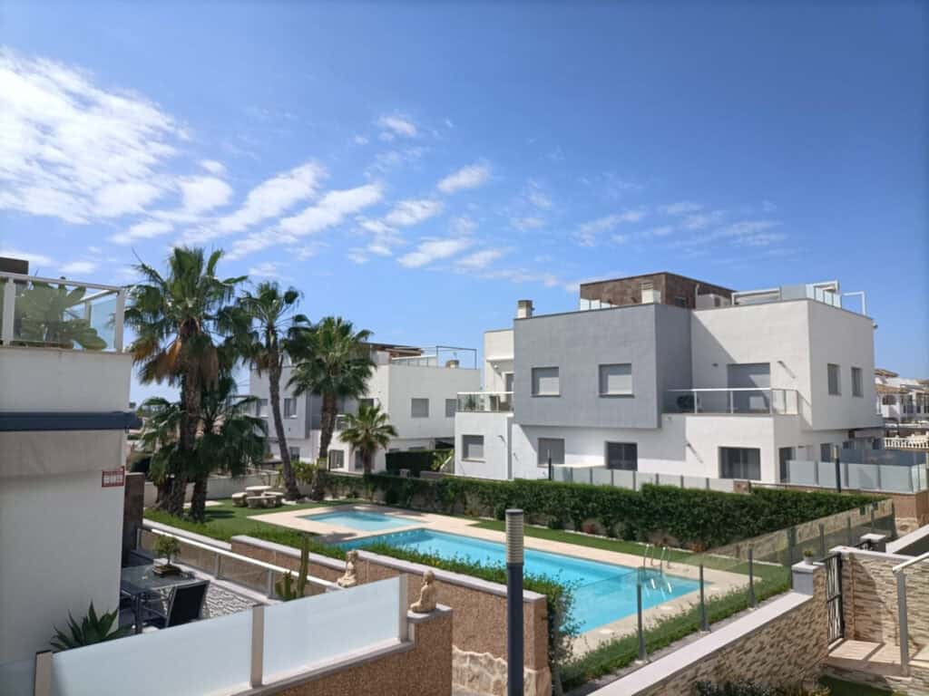 Villa for sale in Punta Prima