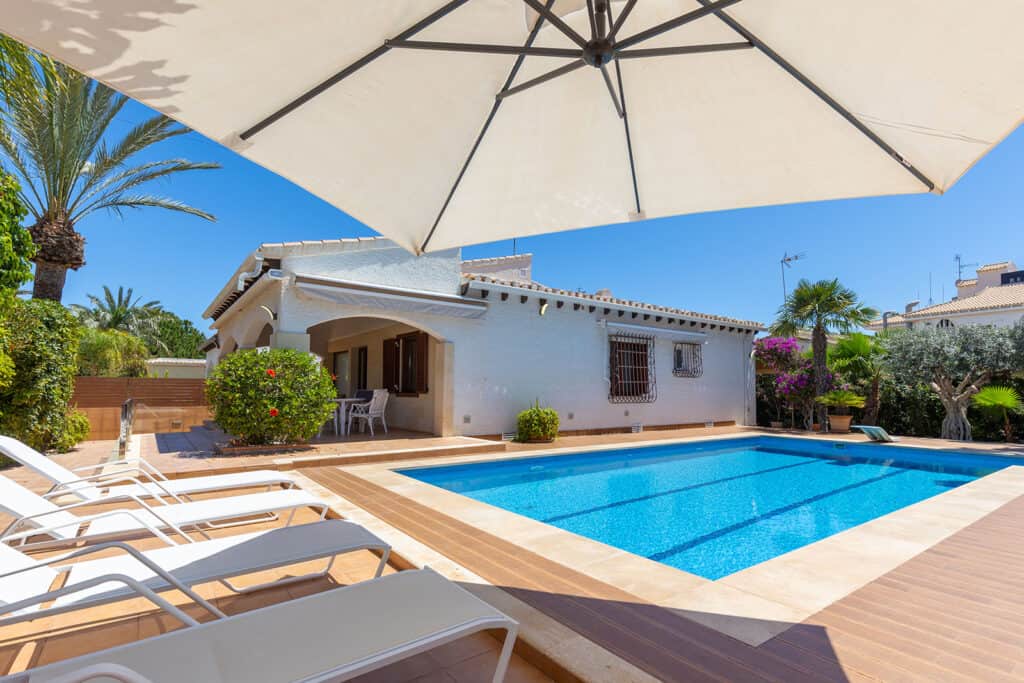 Villa for sale in Punta Prima