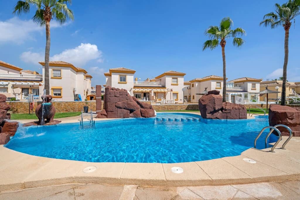 Town house for sale in Villamartin