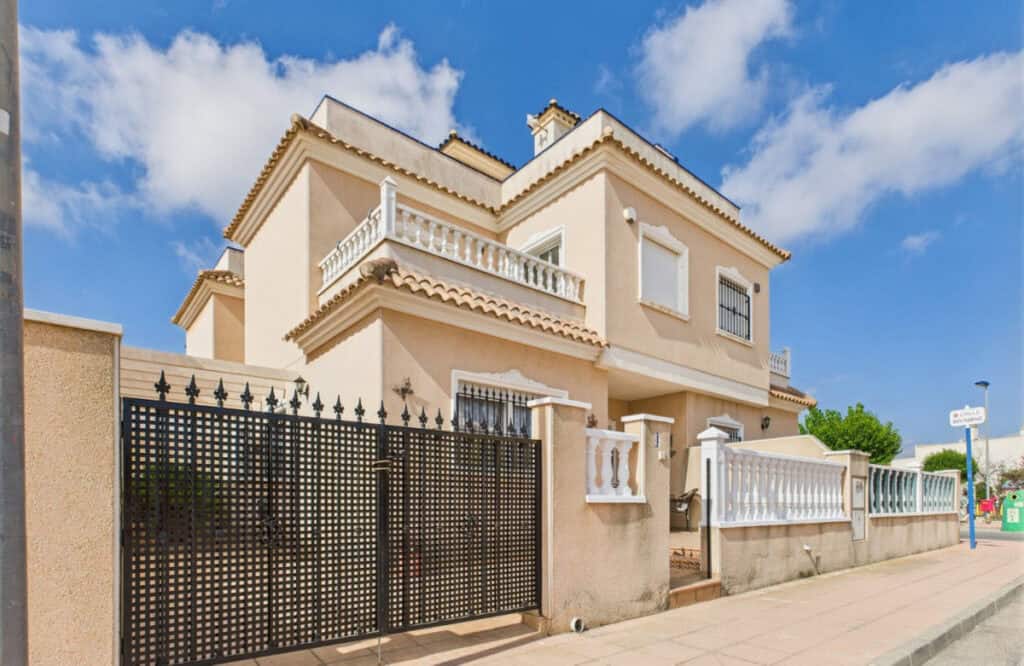 Town house for sale in Los Alcazares
