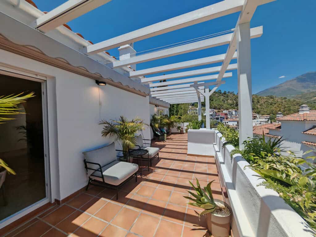 Penthouse for sale in Benahavis