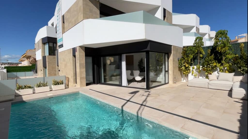 villa for sale in Los Altos