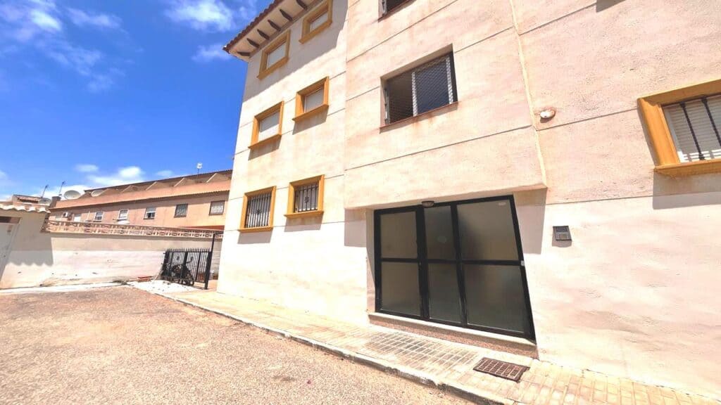 2 Bedrooms Apartment on 1st Floor with comm. Pool and Parking_LA ZENIA